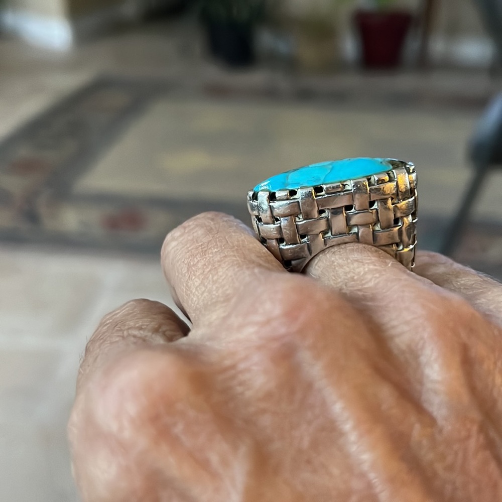 Gorgeous Vintage Sterling Silver Turquoise Ring. Size 8.